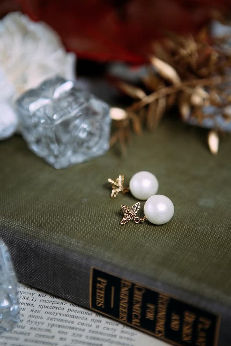 COR-DATE / 蜜蜂棉珍珠耳環