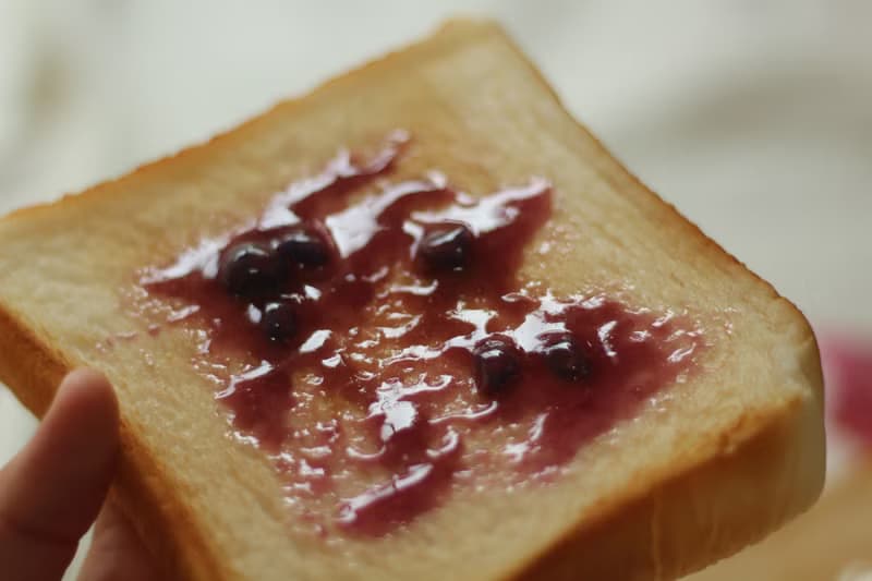 吐司包　藍莓果醬