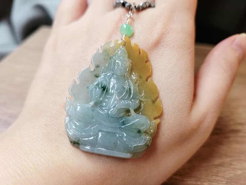 【純翠】天然翡翠 超級特色雙色飄花男相觀音項鍊 送禮首選