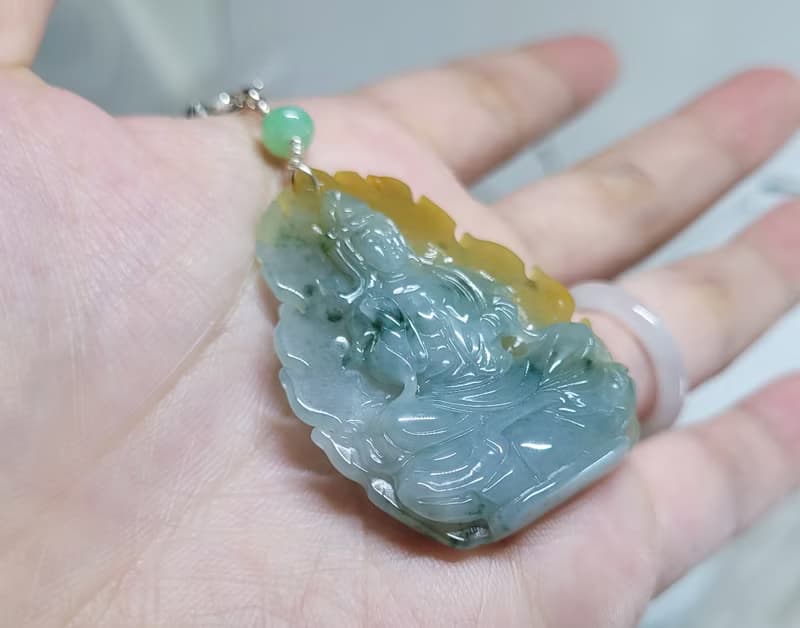 【純翠】天然翡翠 超級特色雙色飄花男相觀音項鍊 送禮首選