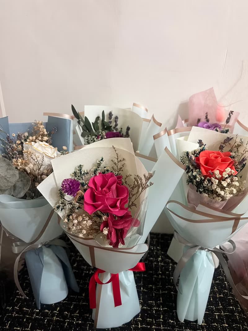 單朵粉紅精美花束/禮品/永生花/不凋花/乾燥花/滿天星