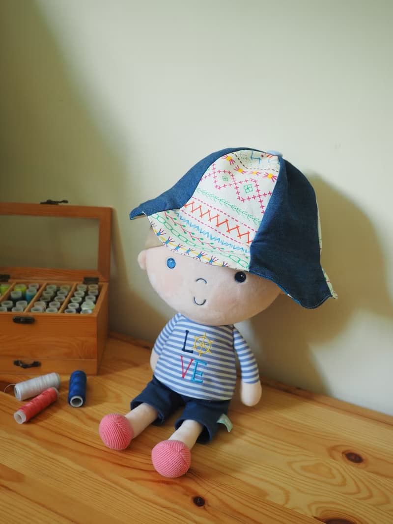 手作雙面牛仔藍拼布幾何圖案防風防曬帽子 尺寸適合嬰兒小孩成人