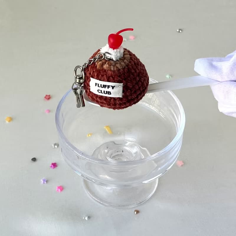 SWEET PUDIING KEYCHAIN (MILK CHOCOLATE)