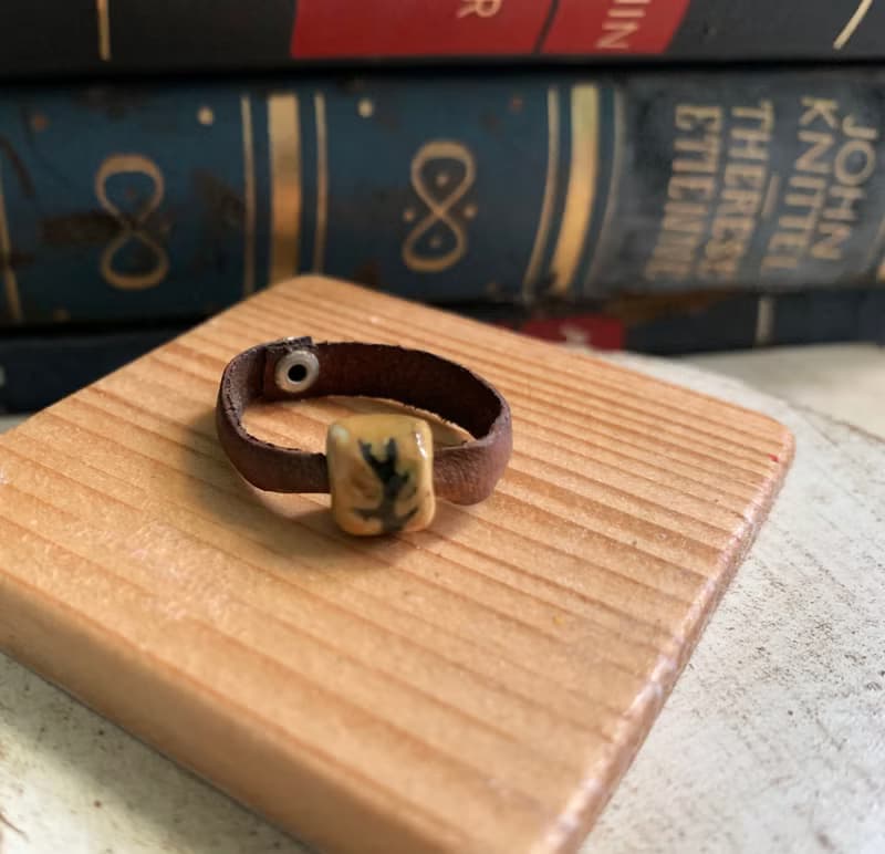戒指 日本白瓷 自然釉色 無限看不膩色調 真皮革 自然系列