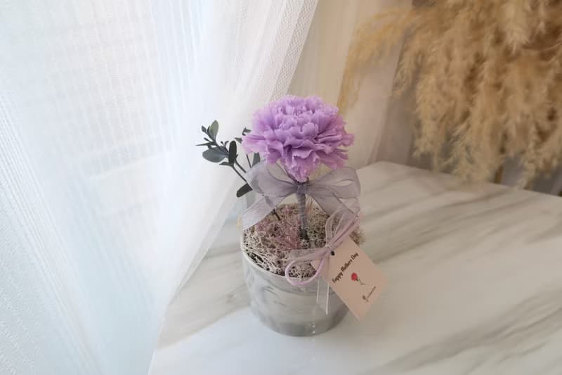 母親節禮物ー大理石紋單朵永生康乃馨桌花 | 永生花/乾燥花