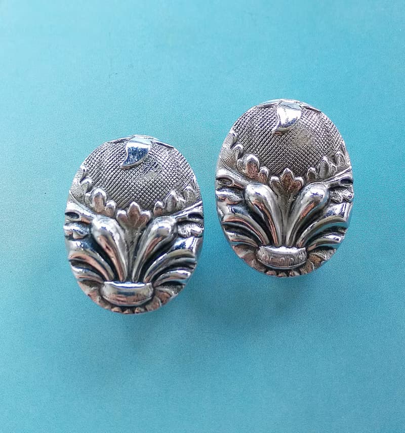 Vintage Jewelry 西洋古董飾品Whiting Davis 銀色調 徽 夾式耳環