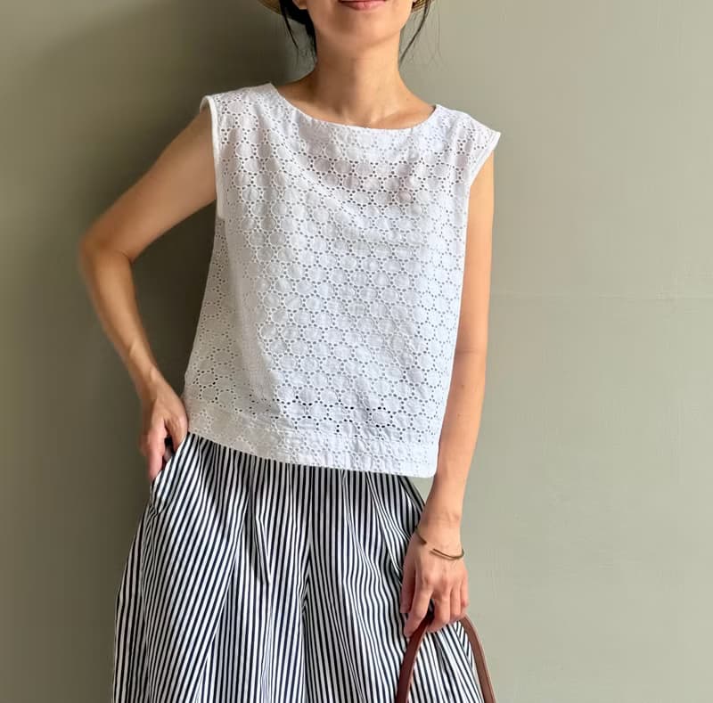 白色小城/法式優雅白色蕾絲純棉提花船領短版小背心/背後排扣