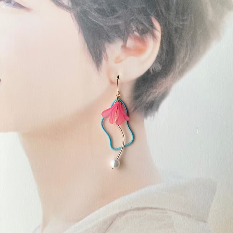 ボタニカル ピアス・イヤリング 【ブルー×ピンク】