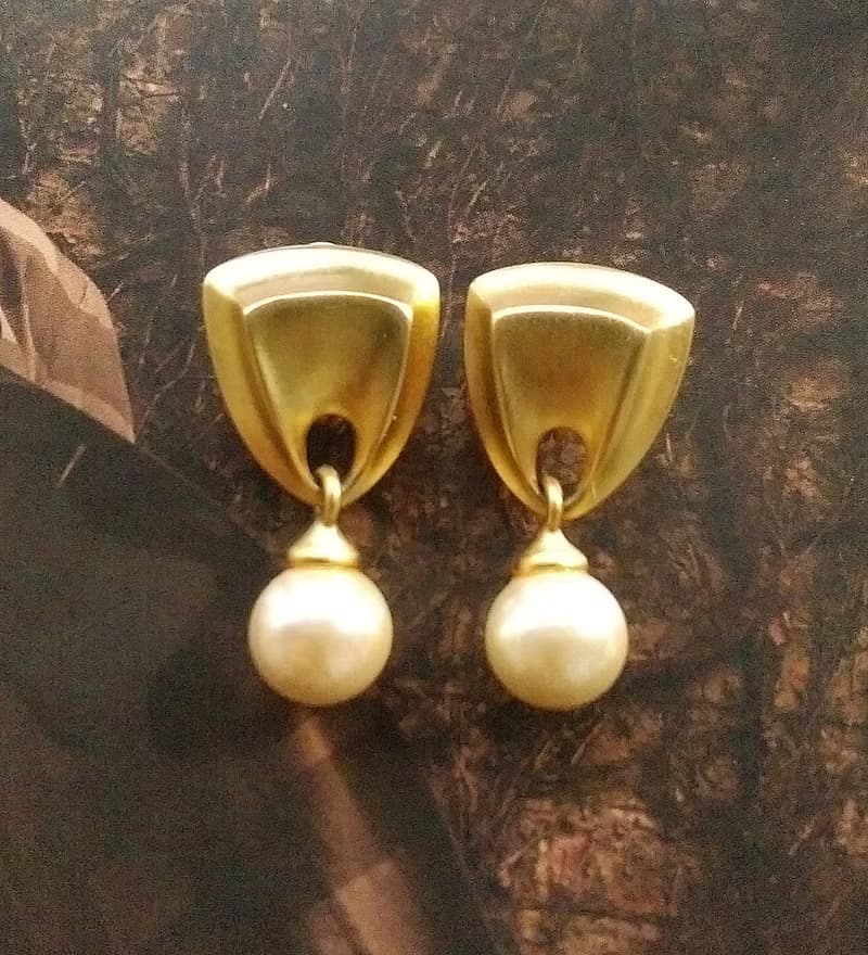 【西洋古董飾品 】金色調  可愛垂墜小珠 仿珠 啞光 夾式耳環