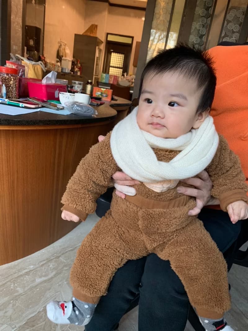 綠 蟬翼中性圍脖。高檔毛線圍脖。圍巾。可繞2圈