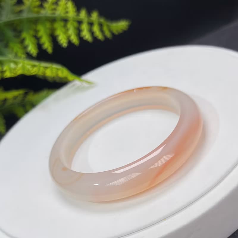 精品溏心瑪瑙手镯 54MM 冰潤粉白飄蜂蜜糖天眼玉髓手環 柔美迷人