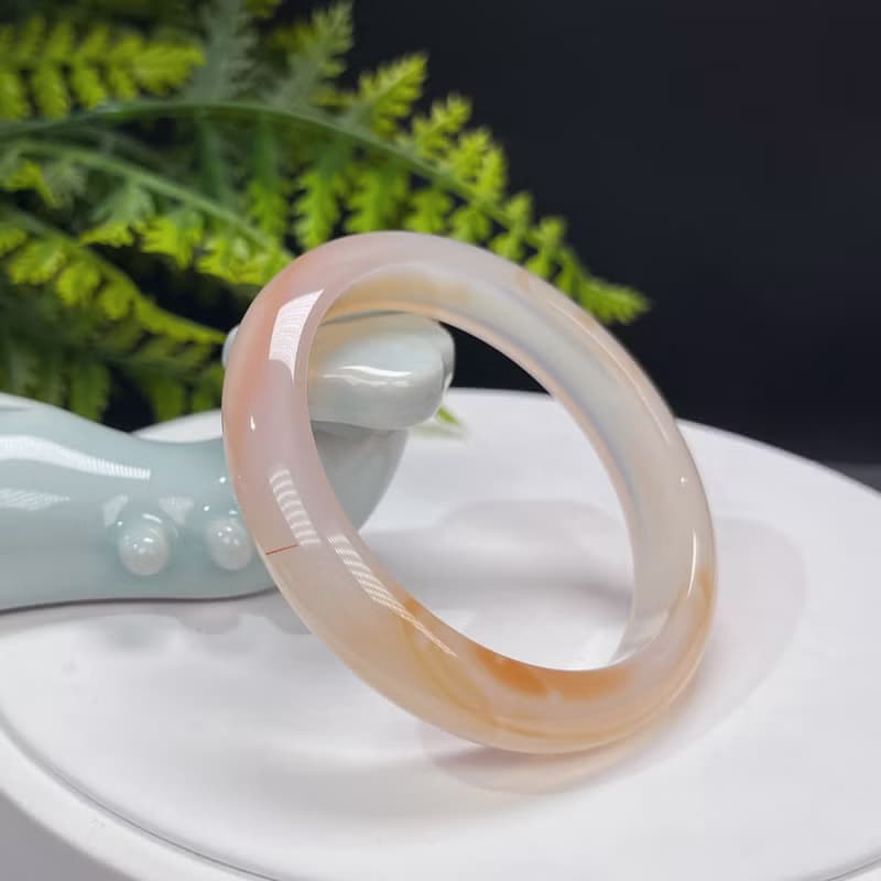 精品溏心瑪瑙手镯 54MM 冰潤粉白飄蜂蜜糖天眼玉髓手環 柔美迷人