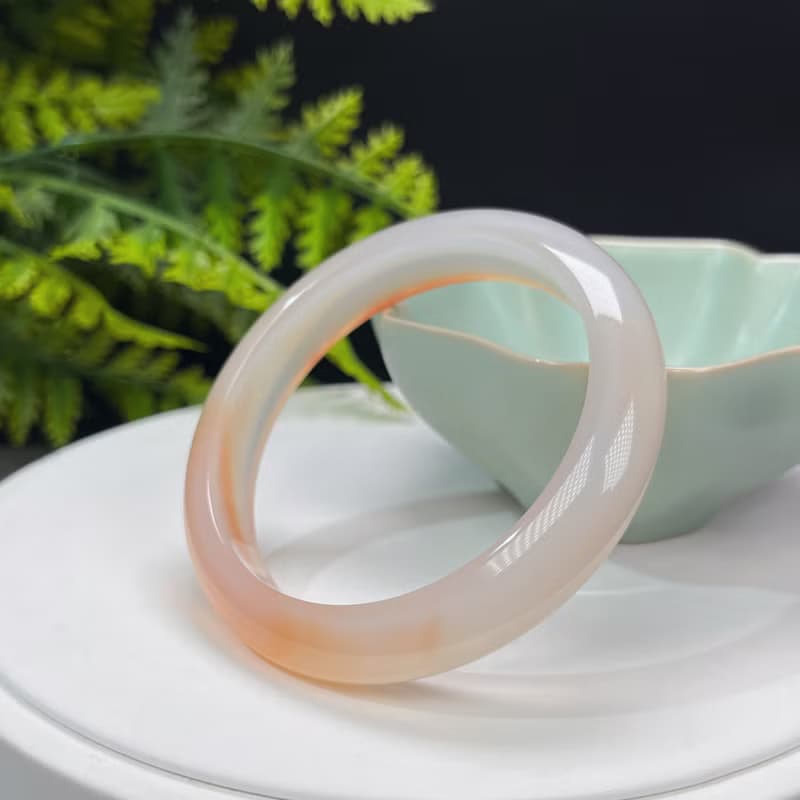精品溏心瑪瑙手镯 54MM 冰潤粉白飄蜂蜜糖天眼玉髓手環 柔美迷人