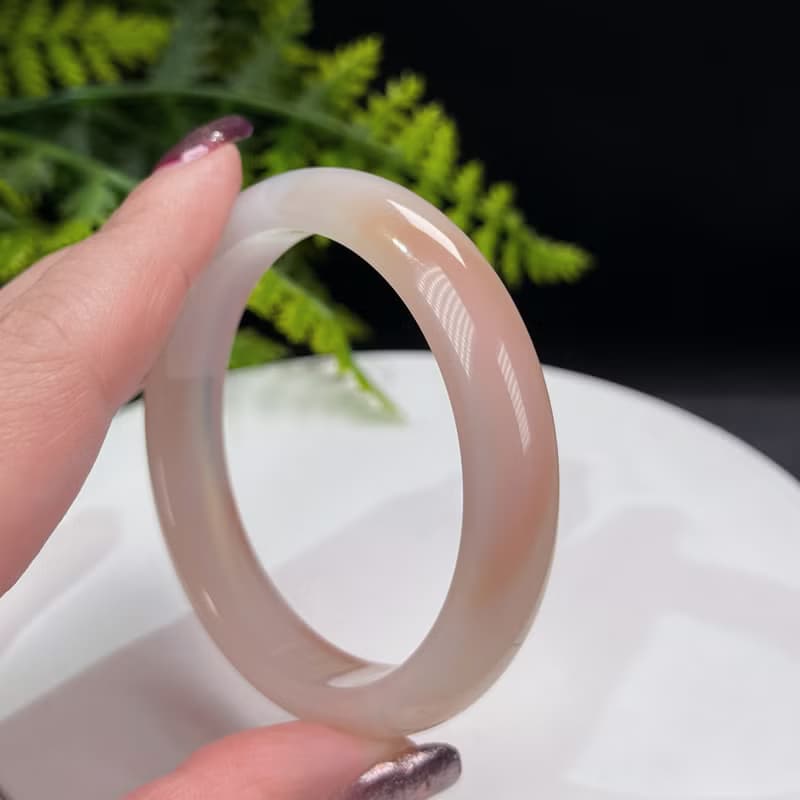 精品溏心瑪瑙手镯 54MM 冰潤粉白飄蜂蜜糖天眼玉髓手環 柔美迷人