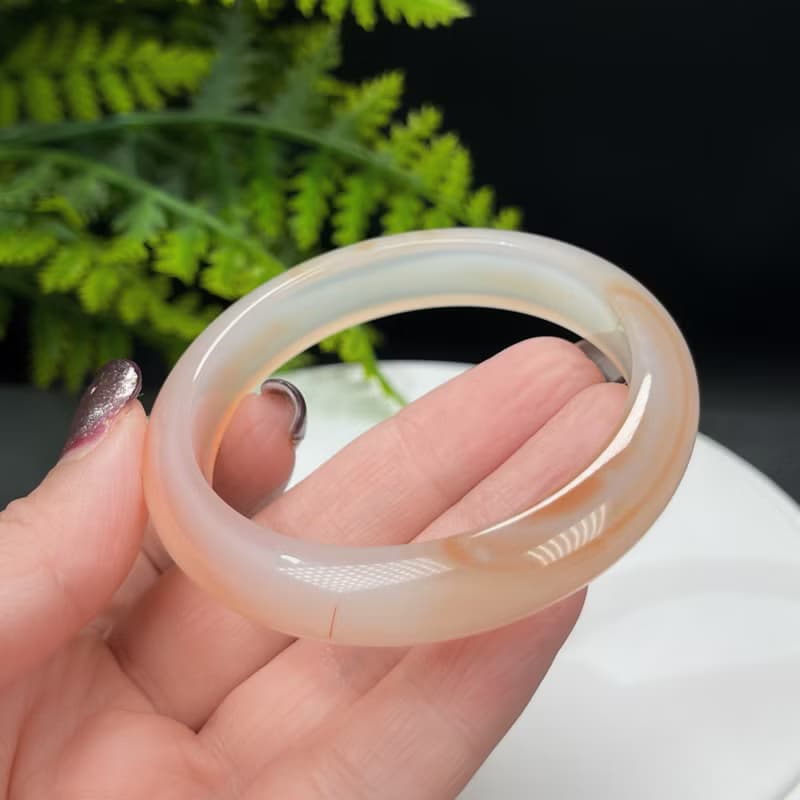 精品溏心瑪瑙手镯 54MM 冰潤粉白飄蜂蜜糖天眼玉髓手環 柔美迷人