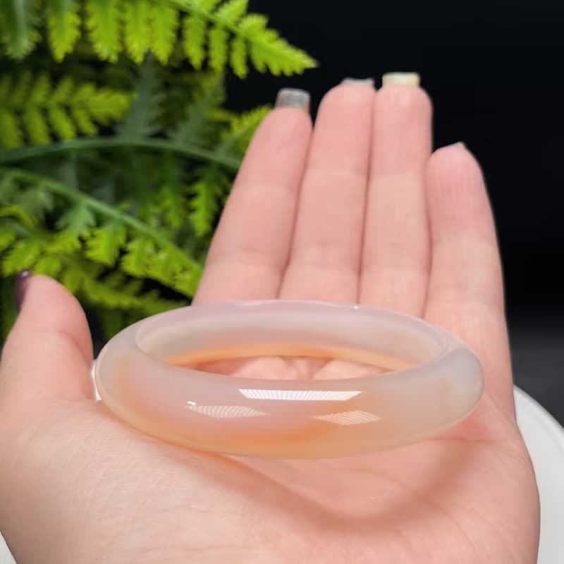 精品溏心瑪瑙手镯 54MM 冰潤粉白飄蜂蜜糖天眼玉髓手環 柔美迷人