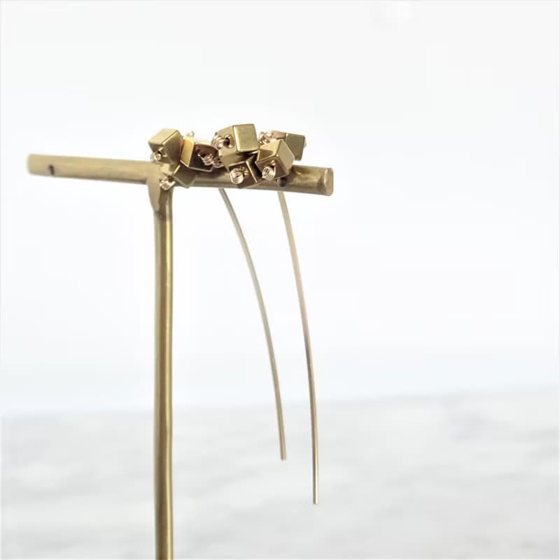 14kgf*Hematite arrow pierced earring / earring