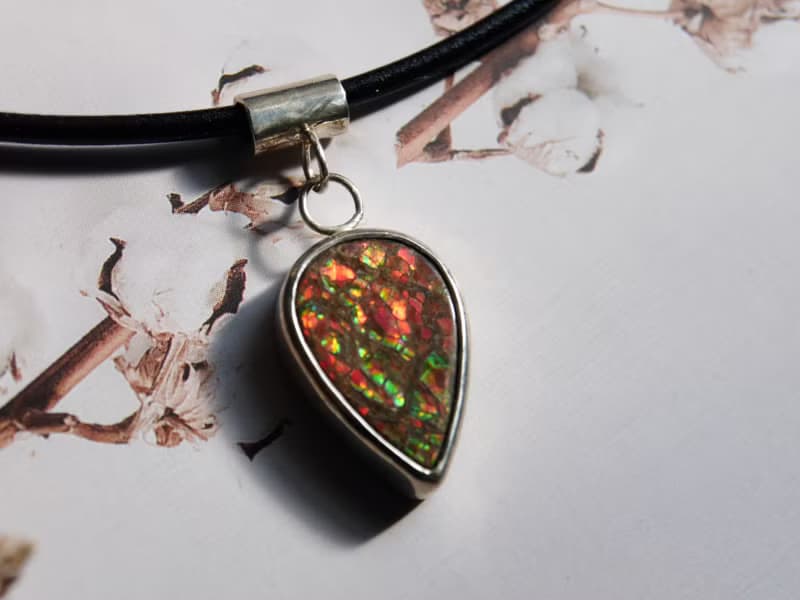 加拿大彩班石Ammolite-925純銀包鑲項鍊-橘紅綠色水滴墜