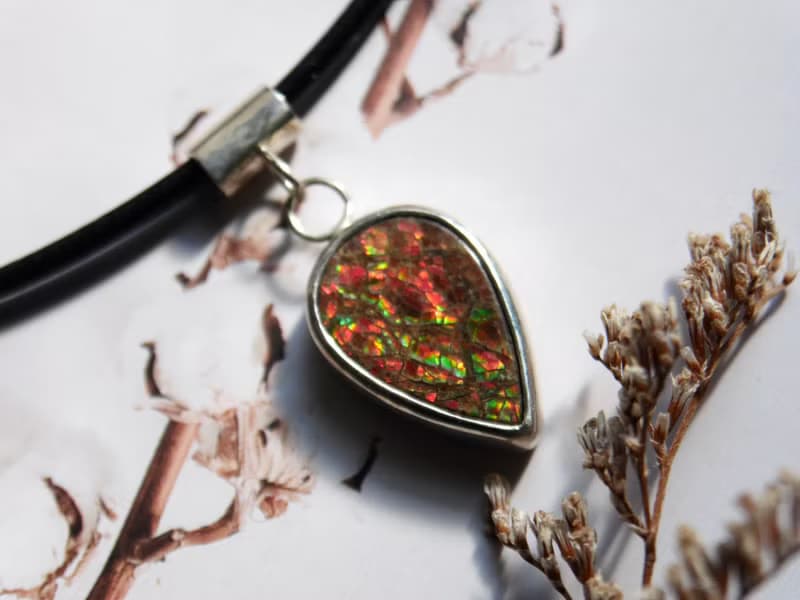 加拿大彩班石Ammolite-925純銀包鑲項鍊-橘紅綠色水滴墜