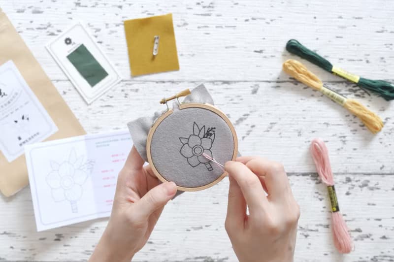 新手不怕! 手綁花束刺繡材料包 別針/帽飾－粉花  裝飾你的編織帽