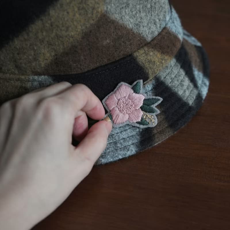 新手不怕! 手綁花束刺繡材料包 別針/帽飾－粉花  裝飾你的編織帽