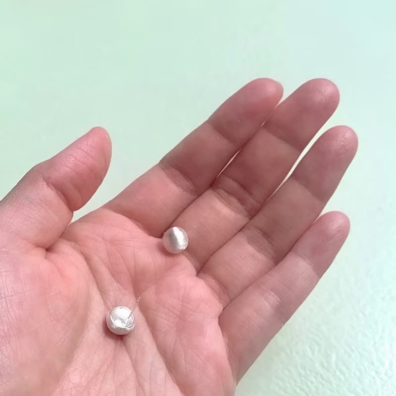 純銀高質感銀白光澤耳環 Silver one earrings