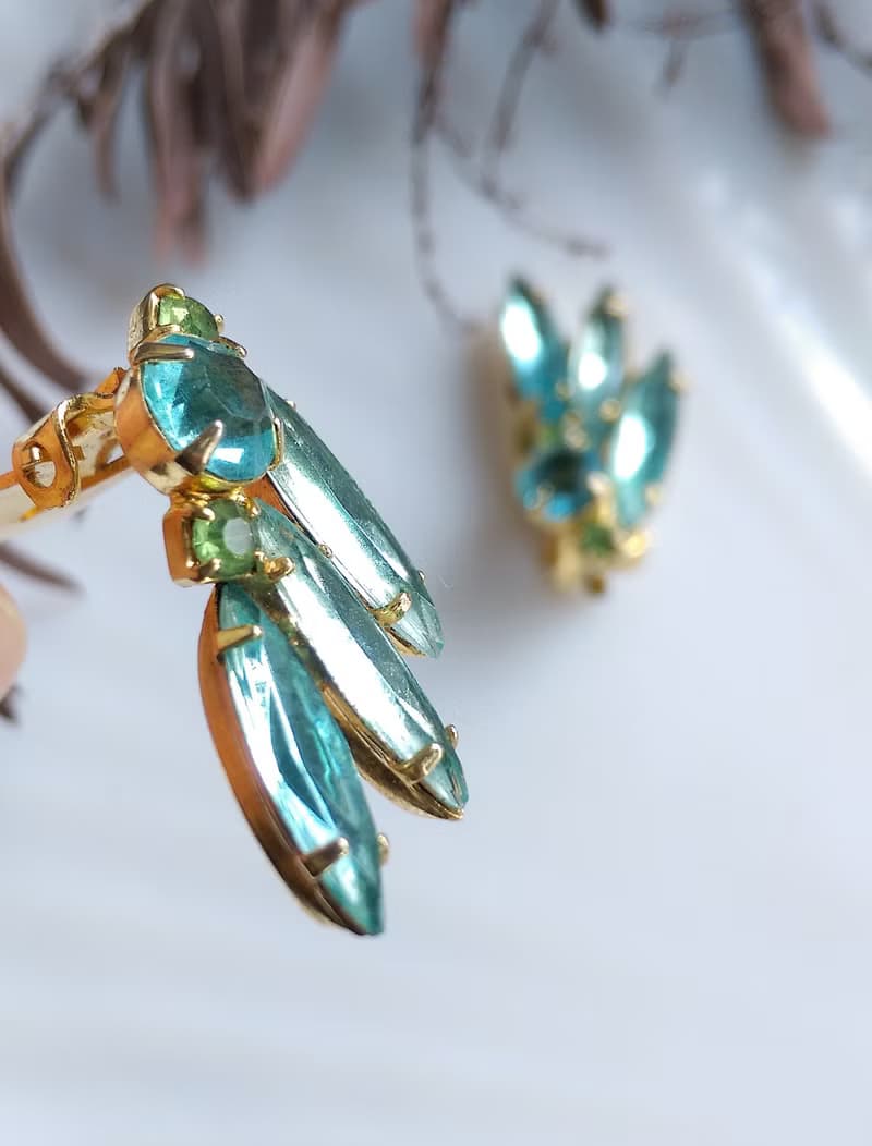Vintage Jewelry 西洋古董飾品 冰藍萊茵 知性 夾式耳環
