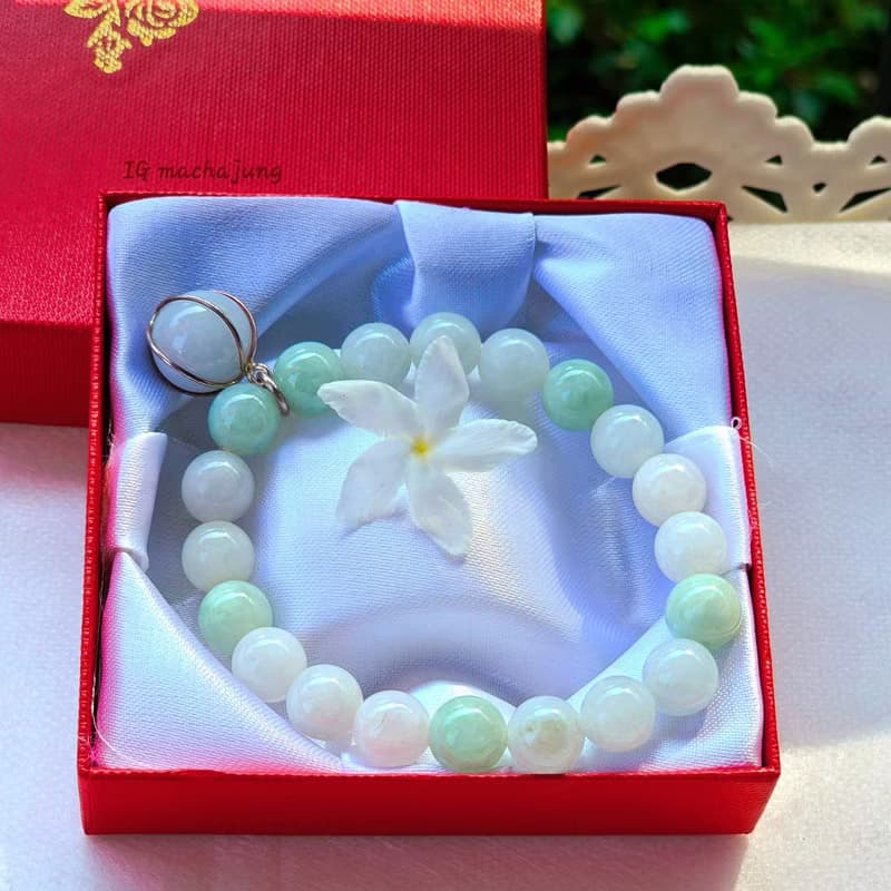 Burmese jade bead bracelet, decorated with white jade pendant, covered with real 925 Silver, natural jade Type A 9.6 mm.