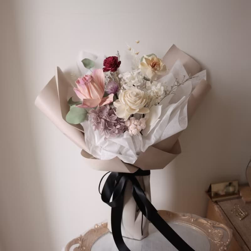 鬱金香奶白玫瑰奶茶風永生花束 乾燥花 情人節花束 畢業花束