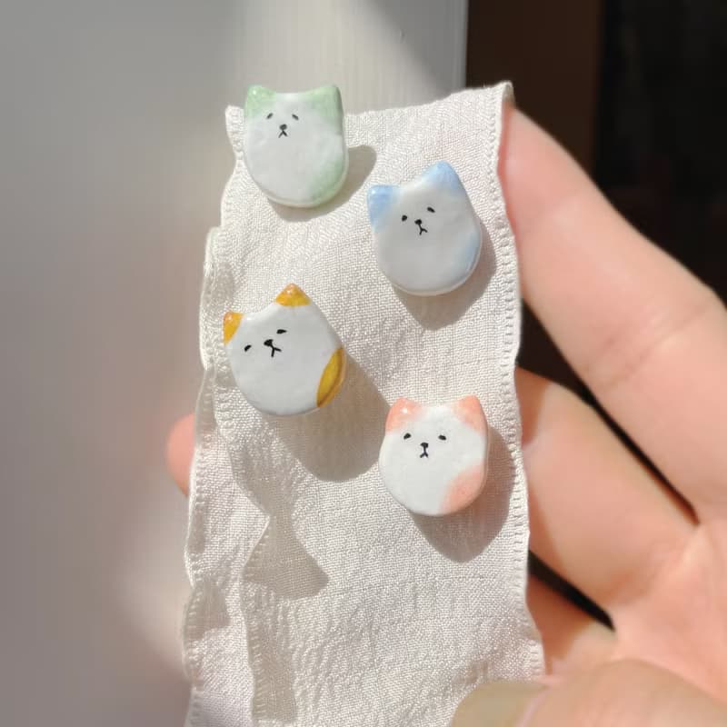 TeenyTinyCraft | 粒粒貓 手工手繪扣針/胸針