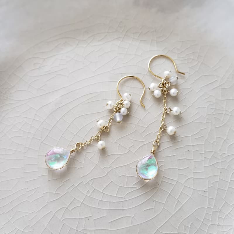 虹色の雫と淡水パールのピアスorイヤリング