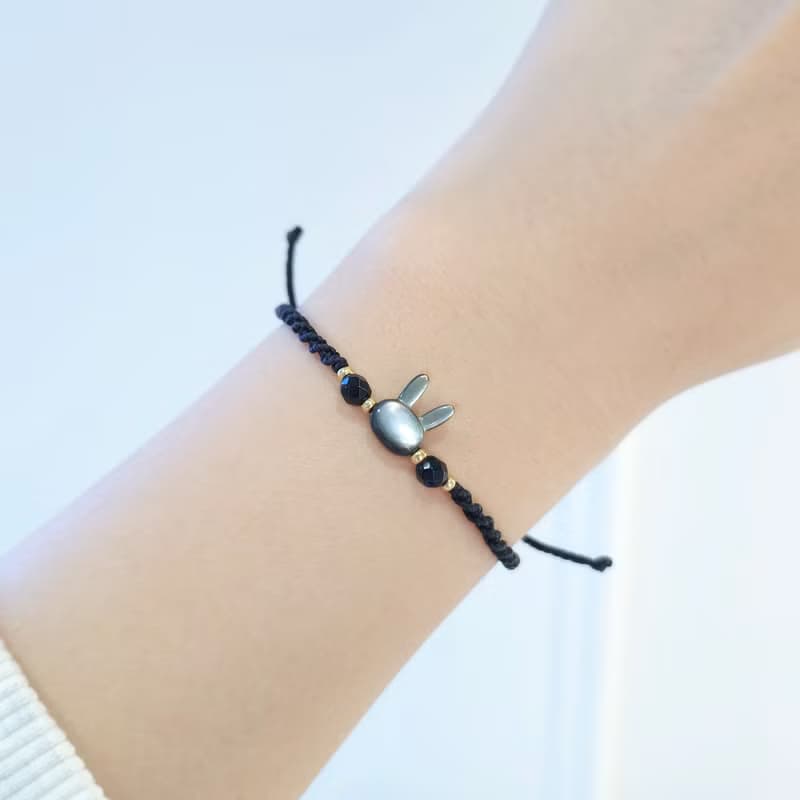 Black Rabbit Mother-of-pearl Onyx Macrame Knot Bracelet