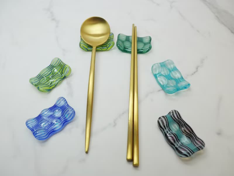 O6-2 餐桌上的生活工藝 – 琉璃餐具架 (一組2個)