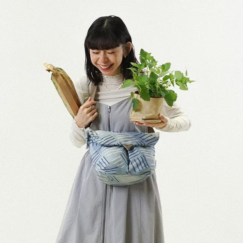 【Nature Beauty系列新品】KANCY 日常防潑水斜背包L號 (雨綠色)