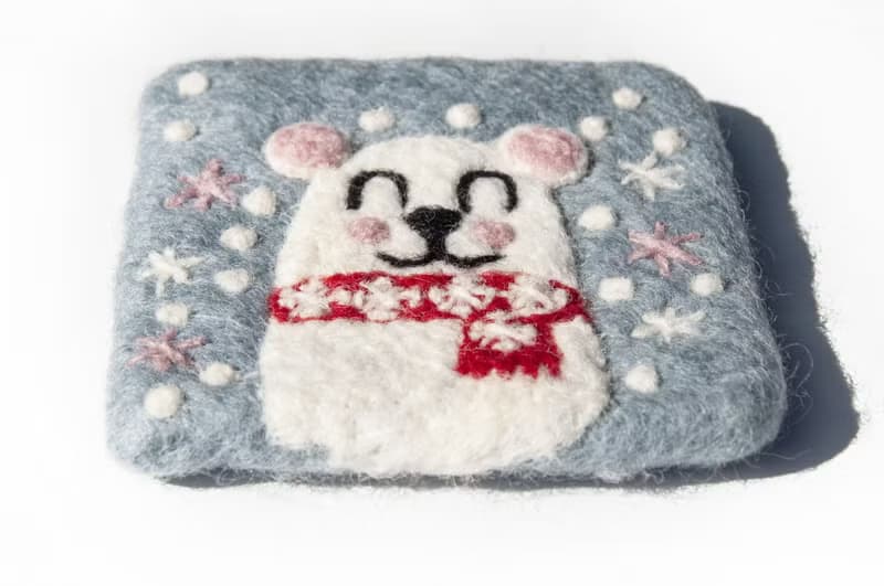 情人節禮物 聖誕交換禮物 羊毛氈杯墊 動物杯墊-下雪白熊吸水杯墊