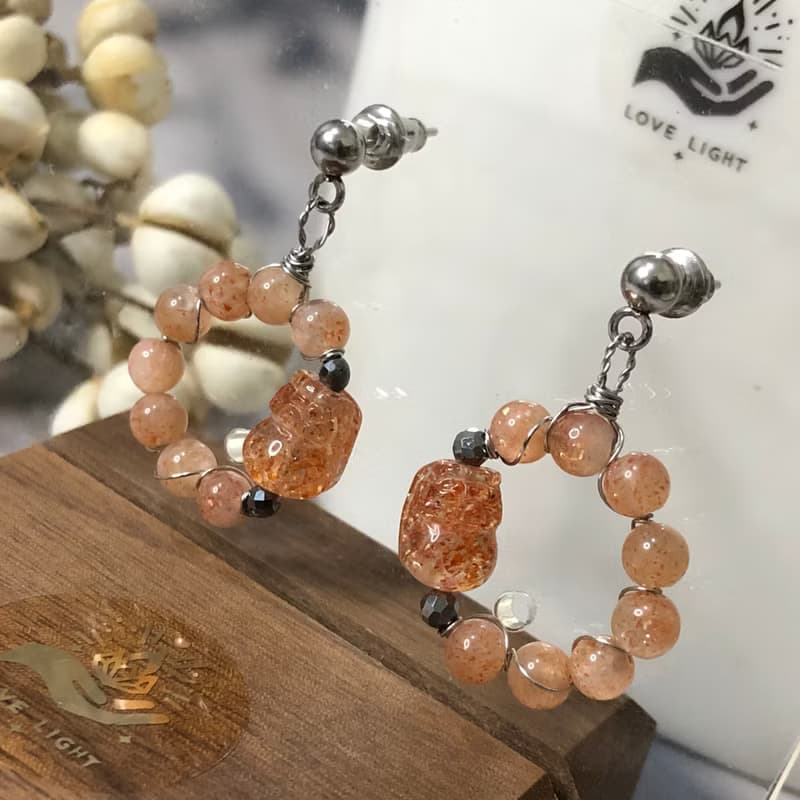 金太陽石貔貅小神獸耳環 鋼耳針 招財飾品 太陽石手作耳釘