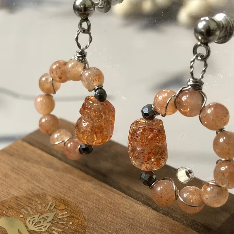 金太陽石貔貅小神獸耳環 鋼耳針 招財飾品 太陽石手作耳釘