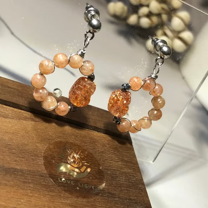 金太陽石貔貅小神獸耳環 鋼耳針 招財飾品 太陽石手作耳釘