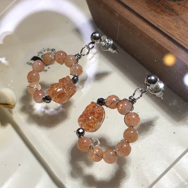 金太陽石貔貅小神獸耳環 鋼耳針 招財飾品 太陽石手作耳釘