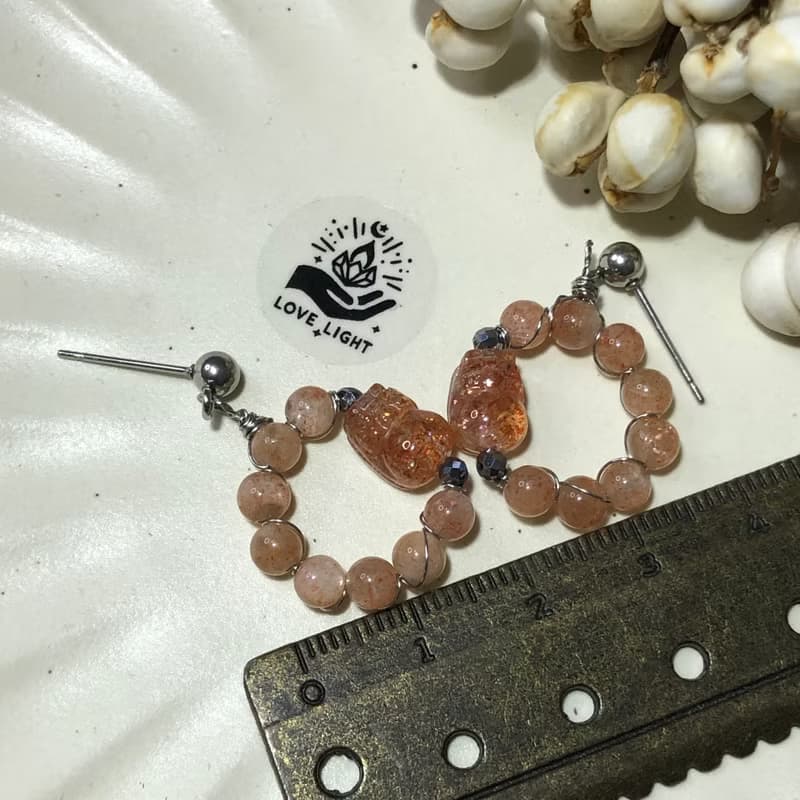 金太陽石貔貅小神獸耳環 鋼耳針 招財飾品 太陽石手作耳釘