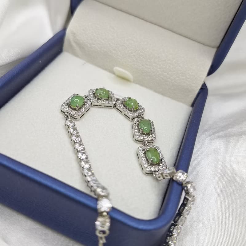 草原綠起光蛋面鑲嵌手鍊 | 天然緬甸玉A貨翡翠