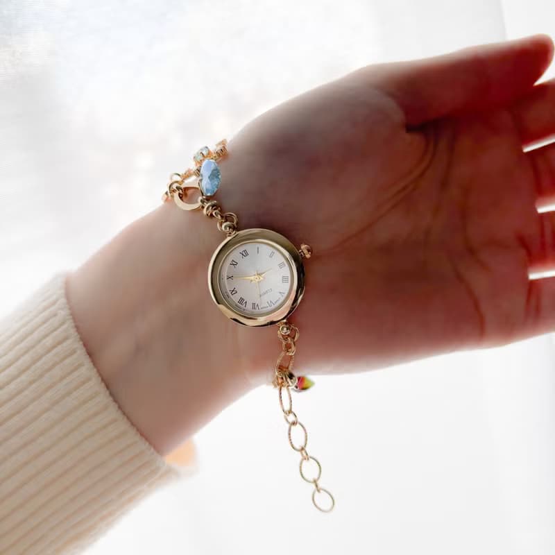 Aurora / クリスタルガラスと星と月のチャームのブレスレットウォッチ LI210