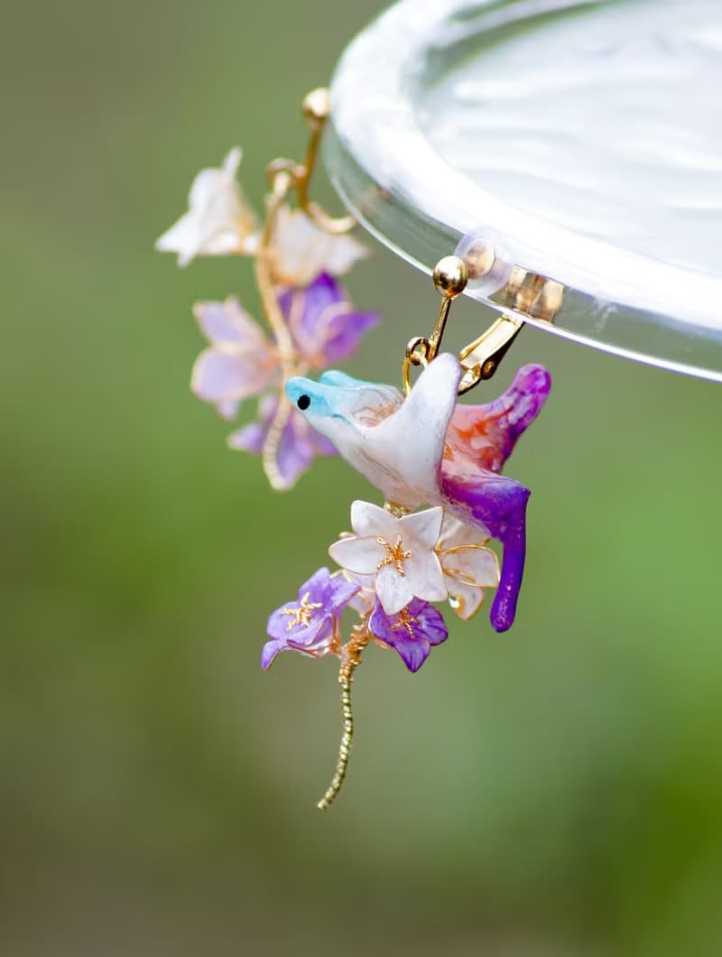 【一躍知秋飛高高】魟魚 × 桔梗 不對稱水晶花耳環(售完不補)