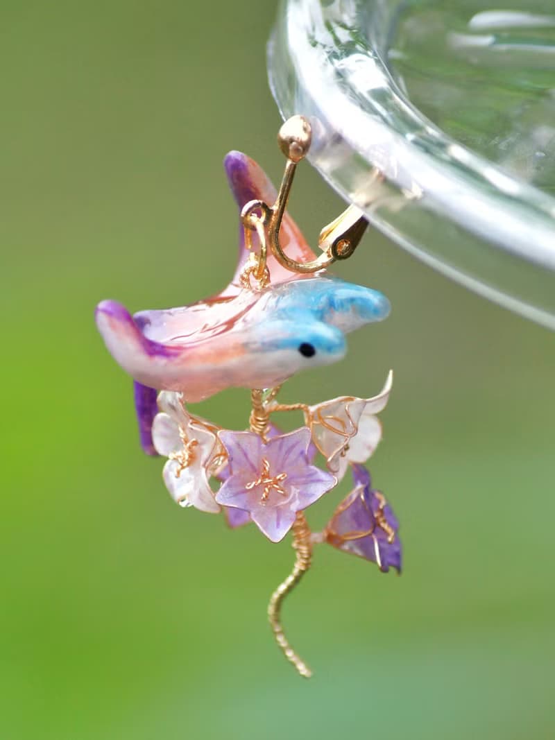 【一躍知秋飛高高】魟魚 × 桔梗 不對稱水晶花耳環(售完不補)