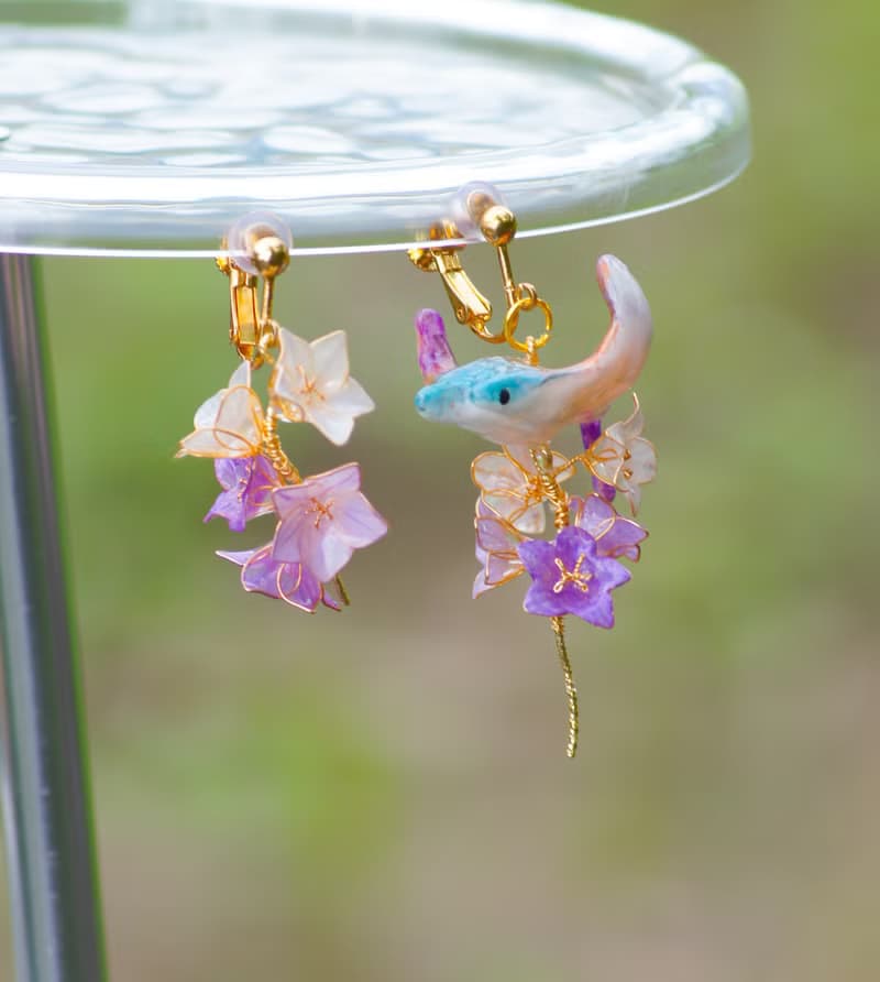 【一躍知秋飛高高】魟魚 × 桔梗 不對稱水晶花耳環(售完不補)