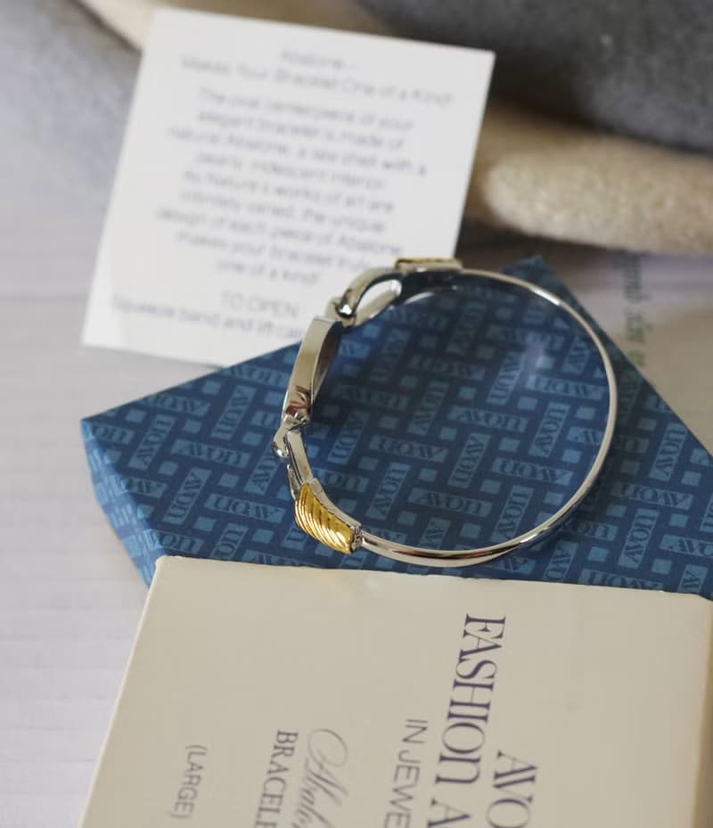 古董銀色人造貝殼手環 1976 AVON 有原裝盒 BR119