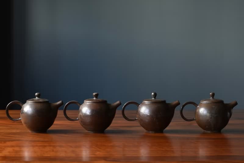 灰釉黑茶壺