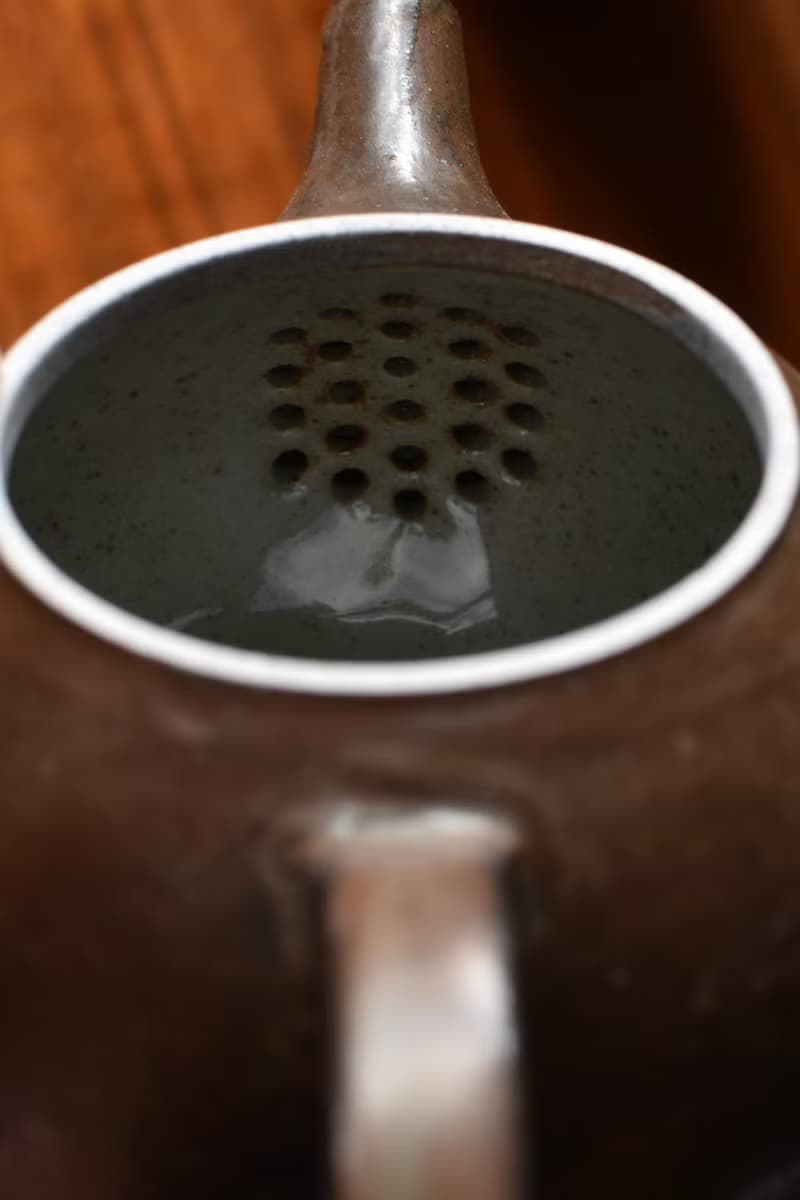 灰釉黑茶壺