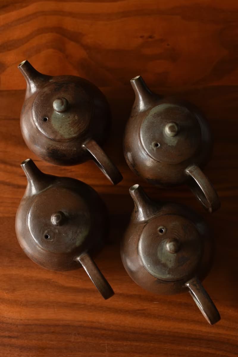 灰釉黑茶壺