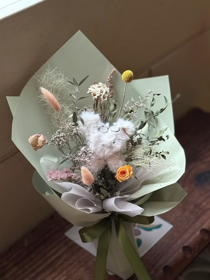 手工毛絨娃娃 乾燥花束 畢業花束